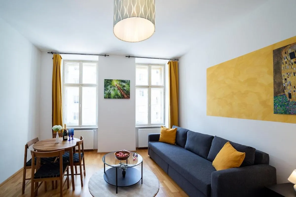 Premium Cosy Apartment With Free Parking