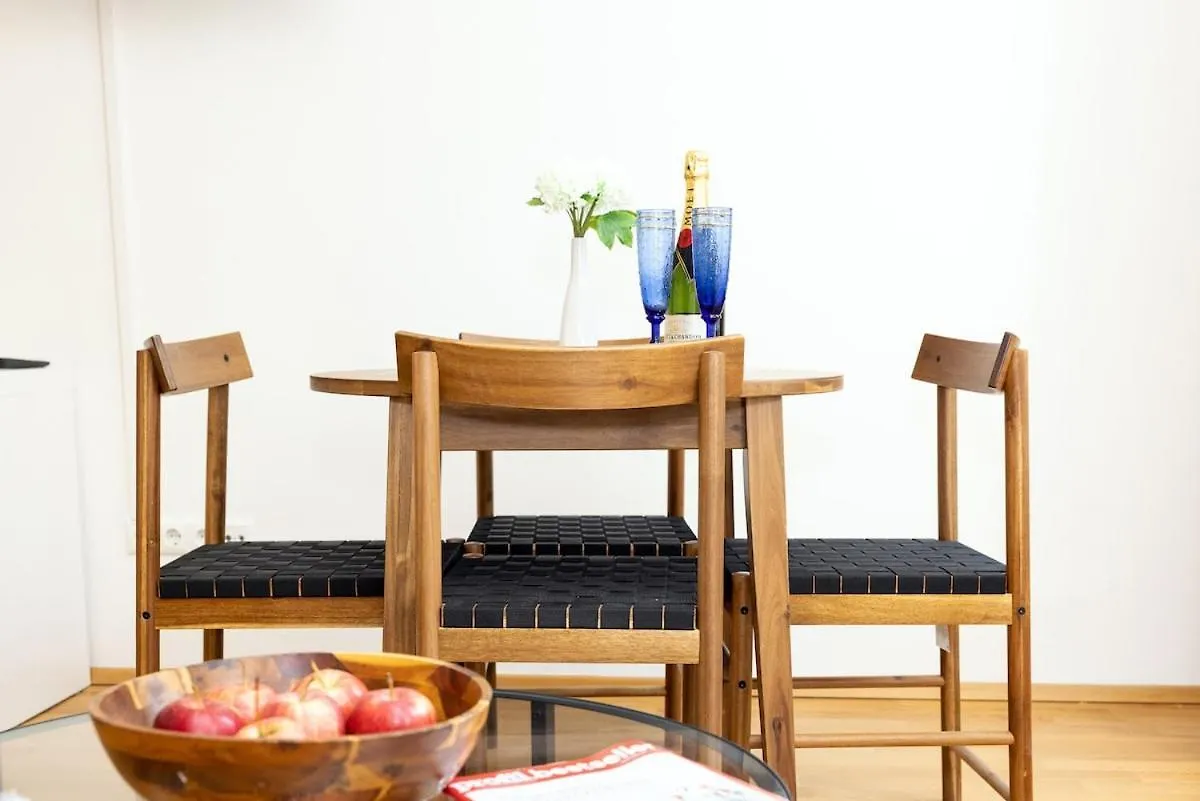 Premium Cosy Apartment With Free Parking